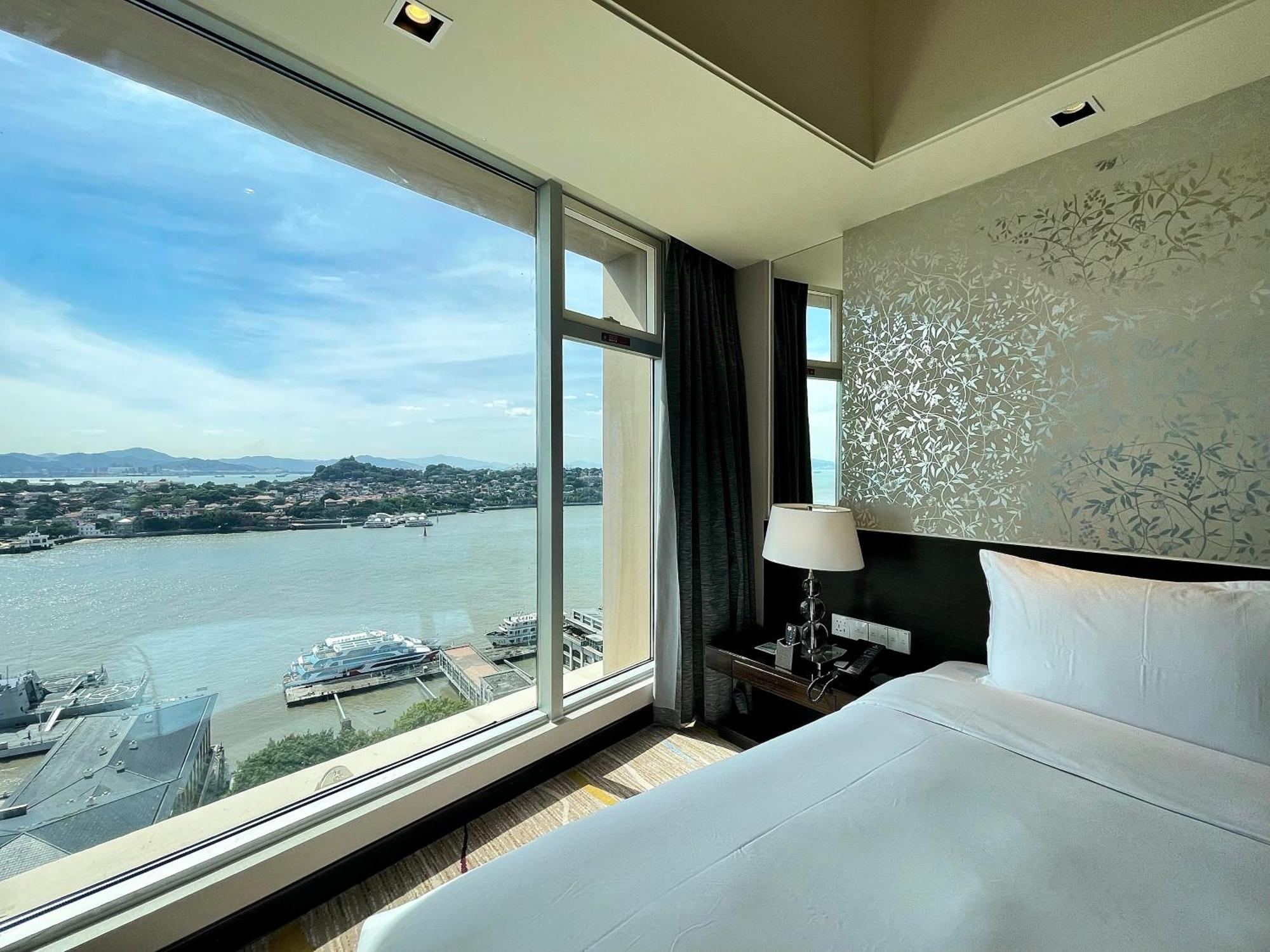 Отель Swiss Grand Xiamen-Harbour View Экстерьер фото
